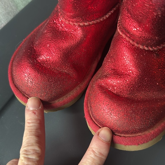Shiny Red Uggs size 8 - Picture 2 of 6